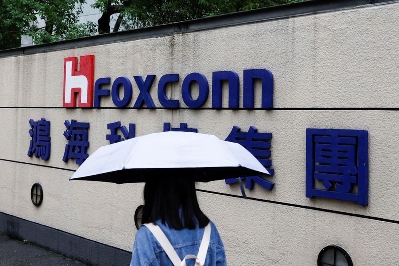 apple-supplier-foxconn-says-working-to-resume-china-production-as-soon-as-possible