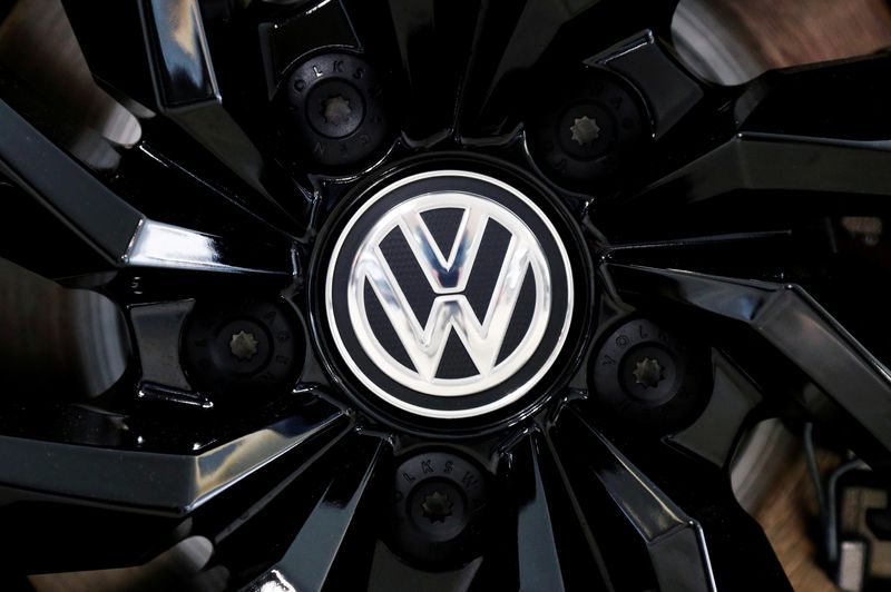 volkswagen-in-wage-deal-with-german-union