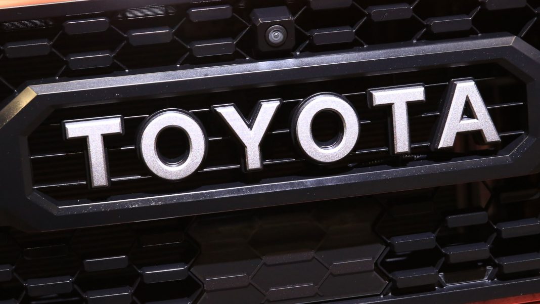toyota-shares-slide-4%-after-vehicle-recall,-daihatsu-safety-issues
