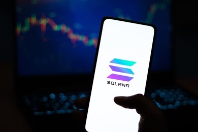 solana-saga-orders-scrapped-as-$30-million-bonk-token-package-overshadows-device’s-value