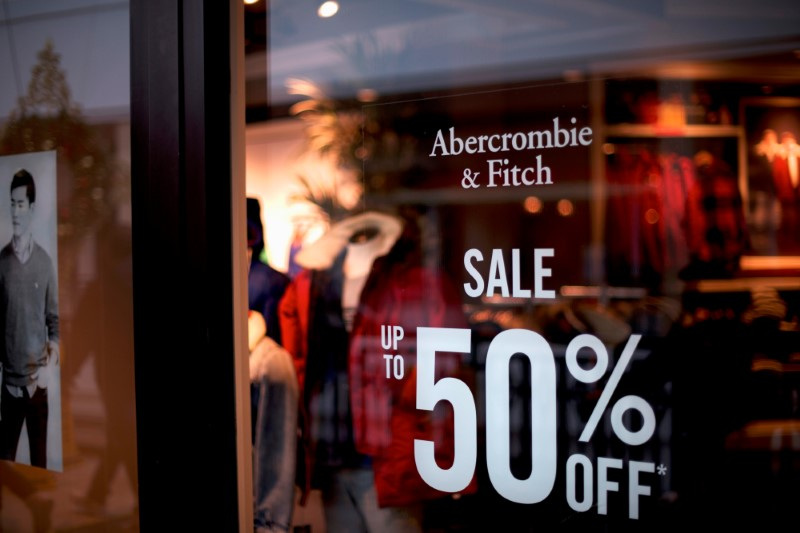 strong-us-retail-sales-underscore-economy’s-momentum-heading-into-2024
